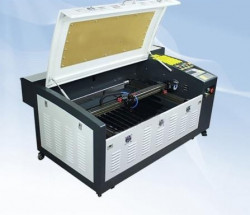 Máy laser 6040 chuyên cắt khắc mica làm nhãn tủ điện