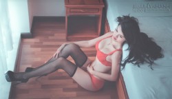 Hotgirl Helen Phạm khoe nội y ren đỏ