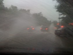 Những bí kíp phải thuộc nằm lòng để đối mặt với mưa bão khi đang lái xe
