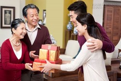 Tết dương ở nhà mẹ đẻ và mẹ chồng