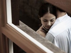 Chán người tình giàu có, tôi tán tỉnh anh hàng xóm có vợ