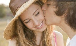 Mặc cảm khi yêu người đàn ông kém gần chục tuổi