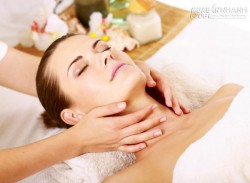 Mẹo massage xóa nếp nhăn vùng cổ