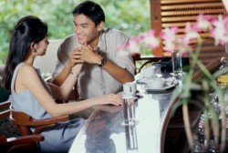 Cuộc tình đau điếng với ‘phi công trẻ’