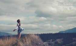 Vòng tay anh có đủ lớn để ôm trọn trái tim em?