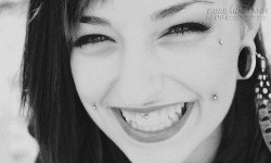 Con gái, đừng để bị tổn thương nữa!