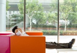 “Phát ngốt” với chồng đẹp trai