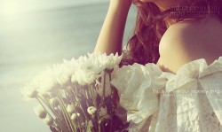 Tuổi hai mươi em những bước chân âm thầm