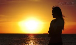 Suy nghĩ trước biển