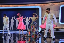 Hoài Linh, Việt Hương hóa thân thành Isaac, Tóc Tiên