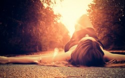 Xin em đừng buồn khi anh ấy từng yêu chị