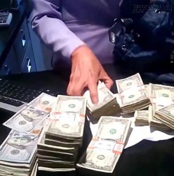 Khôi hài chuyện đã ăn cướp lại còn đăng ảnh khoe chiến tích