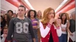 Màn Battle Dance đẳng cấp thế giới ngay tại... trường học