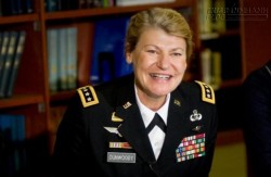 15 bài học lãnh đạo từ nữ tướng 4 sao đầu tiên của Mỹ