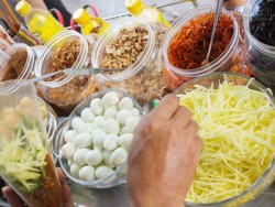 Sự thật đáng sợ về món bánh tráng trộn bạn nhất định phải biết
