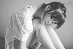 Nếu em có muốn trách hờn, thì em hãy nên trách anh ấy tại sao không buông tay em sớm hơn