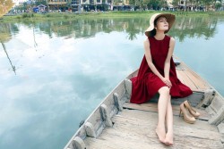 Dương Cẩm Lynh đẹp mê hoặc với váy đỏ