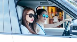 Đọ thần thái mỹ nhân Việt qua cách họ tự lái xe