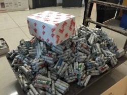 Mang 716 kg tiền xu đi… mua 16 bình nước nóng