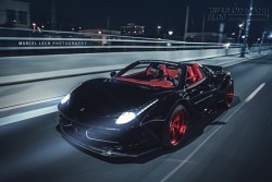 Chiến mã Ferrari 458 Spider khoác áo độ Liberty Walk