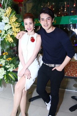 Ông Cao Thắng tình cảm hôn Đông Nhi