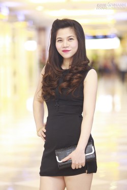 Mỹ Dung mặc váy bó, lộ vòng 2 kém thon