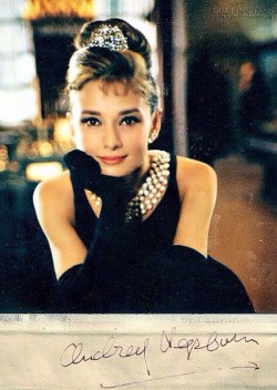 5 nguyên tắc thời trang từ Audrey Hepburn còn nguyên giá trị tới ngày nay