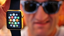Biến Apple Watch thường thành phiên bản vàng bằng sơn phun