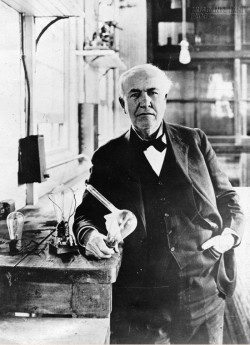 THOMAS EDISON: TỪ BÁN RAU, RAO BÁO TRỞ THÀNH NHÀ PHÁT MINH KỲ TÀI