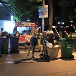 Cư dân mạng đang phát sốt vì chàng hot boy đổ rác của Thái Lan