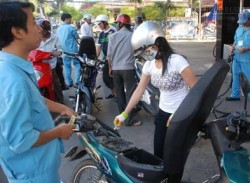 Mẹo hay giúp tiết kiệm xăng khi đi xe máy
