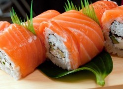 Cùng học cách làm món Sushi cá hồi chống lão hóa da