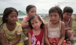 Thì sông cứ chảy, phận người cứ trôi