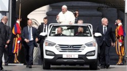 Hyundai Santa Fe mui trần độc nhất vô nhị dành cho Giáo hoàng