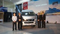 Soi Nissan NV350 Urvan, đối thủ giá cao của Ford Transit