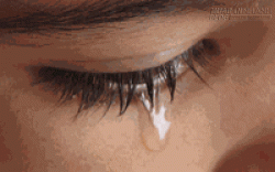 Khi phụ nữ rơi nước mắt