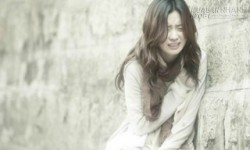 Nhìn tôi tay trong tay với người khác, vợ không ồn ào chỉ lặng lẽ bỏ đi