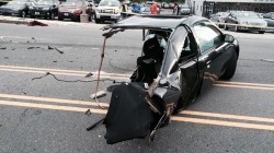 Tai nạn kinh hoàng khiến một chiếc Honda Civic bị đứt đôi