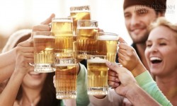 Uống bia ngày hè, 8 bệnh nguy hiểm bạn phải đối mặt
