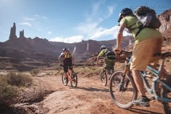 Thử thách đạp xe giữa sa mạc nước Mỹ