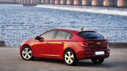 Sẽ có Chevrolet Cruze hatchback, cạnh tranh với Ford Focus