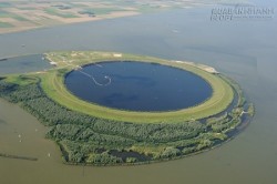 Thăm hồ trong đục, ngoài trong kỳ lạ, độc nhất ở Hà Lan