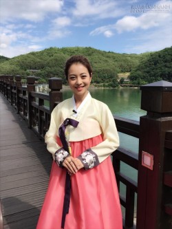 Jennifer Phạm diện trang phục Hanbok xinh tươi như Hoa hậu Hàn