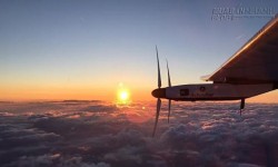 Máy bay chạy pin mặt trời vượt Thái Bình Dương