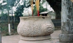Phong thủy thờ cúng: Vị trí quan trọng của bát hương trên bàn thờ