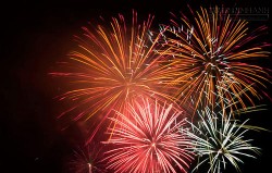 Pháo hoa lộng lẫy nhờ đâu