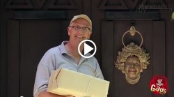 Khi tượng mặt trên cửa sống dậy