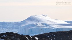 Đảo băng lớn nhất thế giới có nước ấm tự nhiên