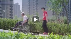 Giúp người già vượt khó