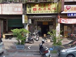 Dân Trung đổ xô tới quán ăn Việt để đã miệng, đã mắt